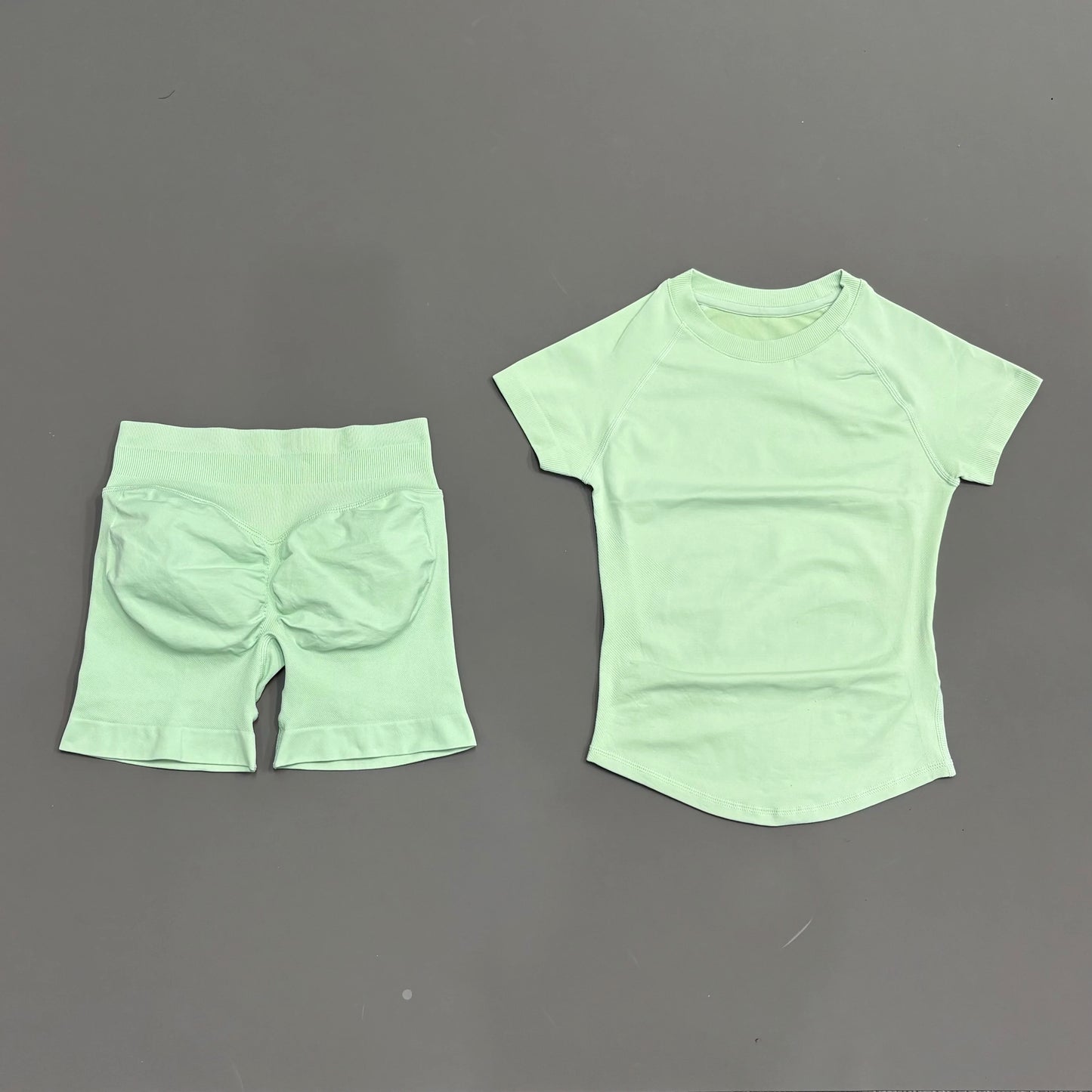 Conjunto Fitness Feminino 2 Peças | Camiseta Manga Curta e Shorts Canelado Cintura Alta | Empina Bumbum